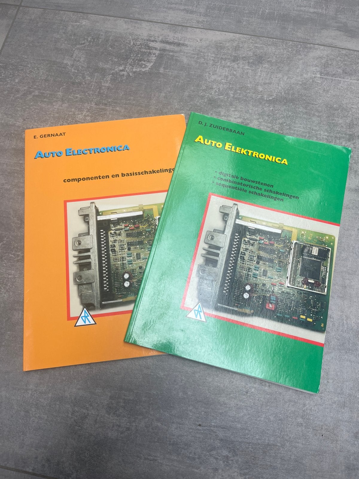 Auto Electronica Boeken: Componenten & Schakelingen, Boeken, Techniek, Ophalen of Verzenden, Gelezen, Autotechniek
