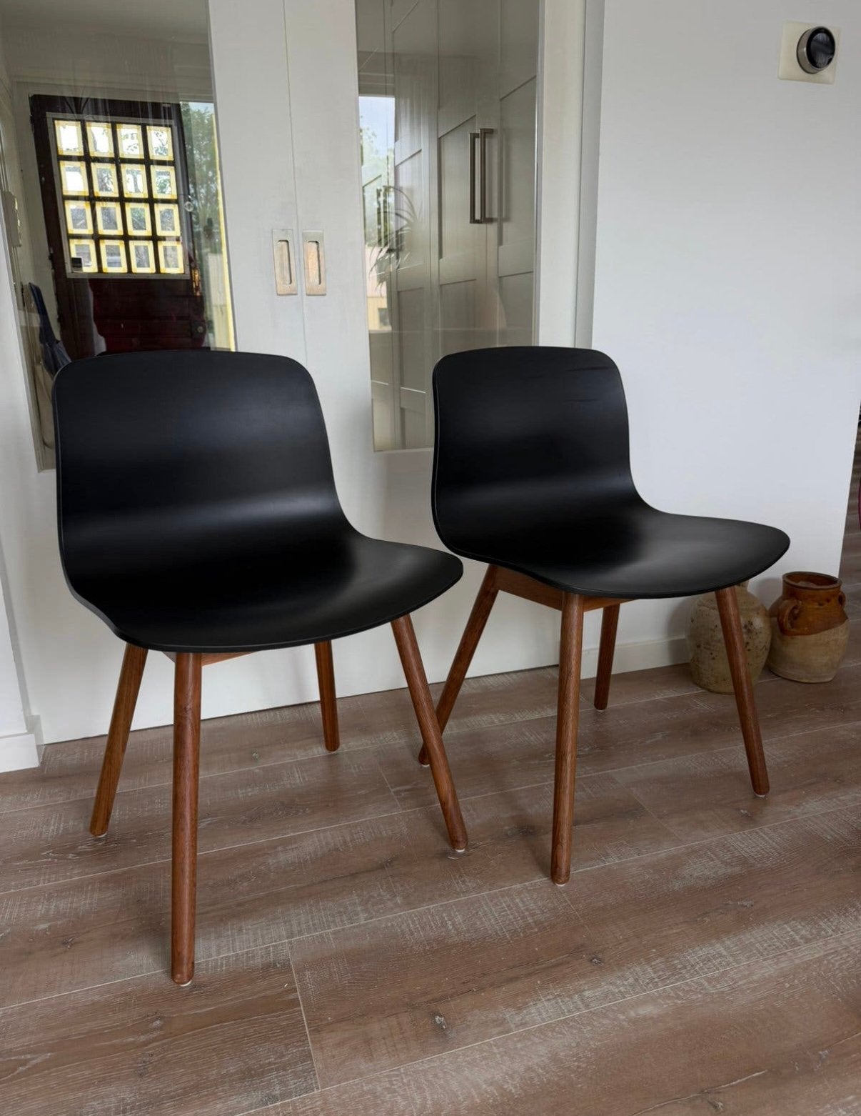 2x HAY About A Chair AAC12 – Zwart / Walnoot – Stoelen, Ophalen of Verzenden, Zo goed als nieuw, Zwart