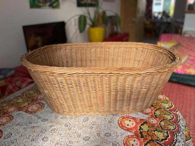 Grote decoratieve rieten wasmand, Ophalen, Gebruikt, Mand, Rond