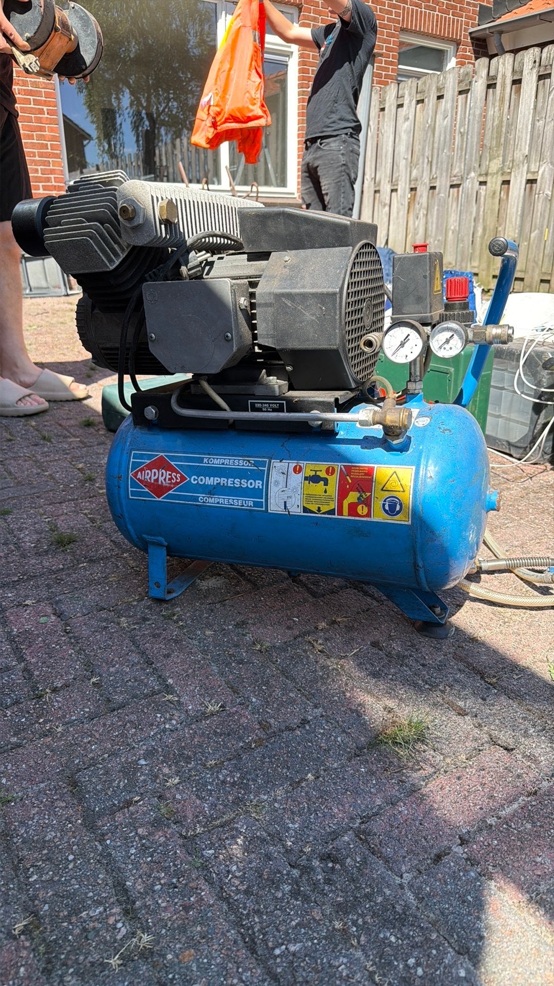 Airpress compressor, Minder dan 25 liter, Ophalen, Zo goed als nieuw, Minder dan 200 liter/min