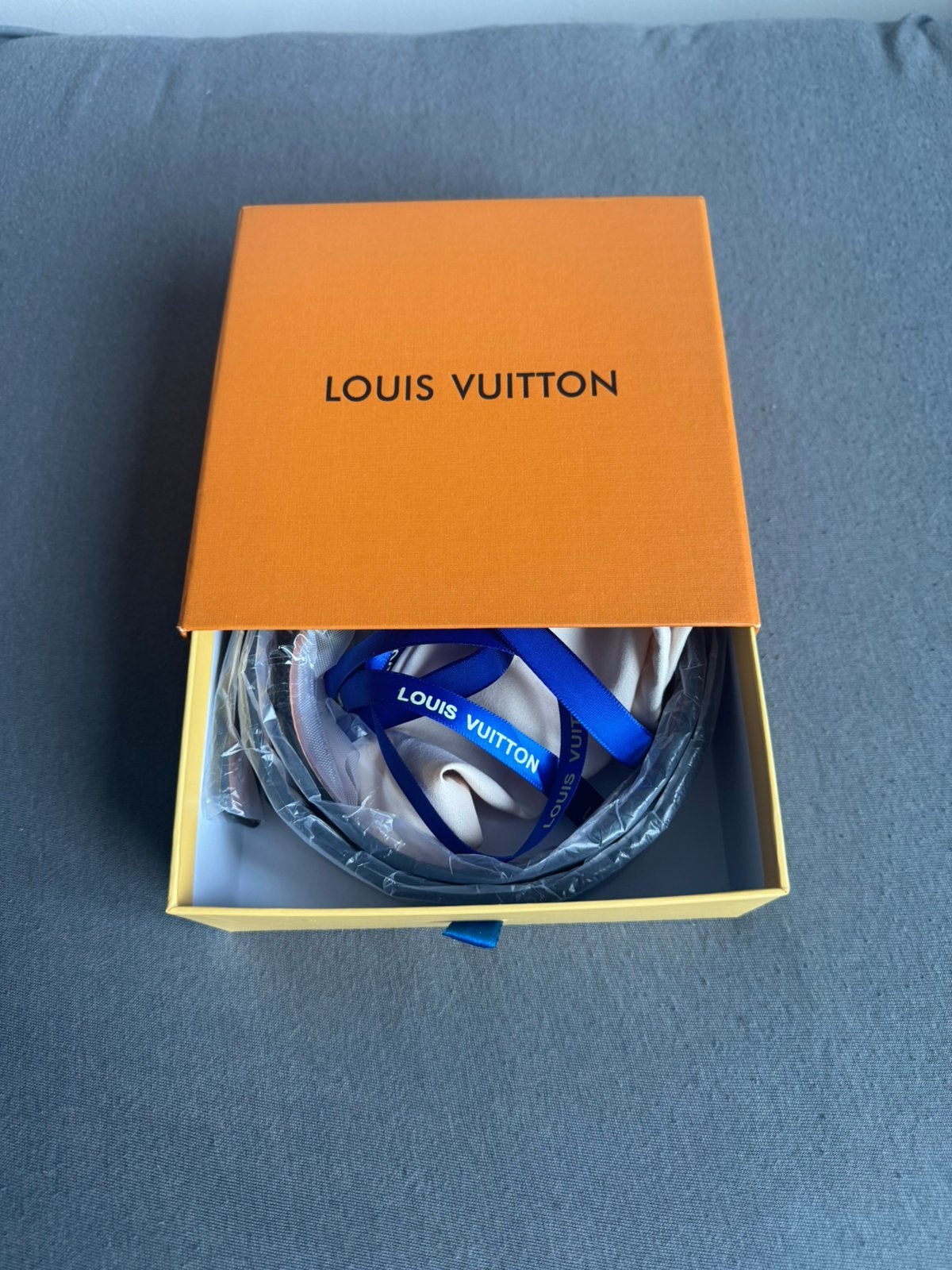 Louis Vuitton riem met LV gesp - Nieuw in doos, Verzenden, Nieuw, Heupriem, 3 tot 5 cm