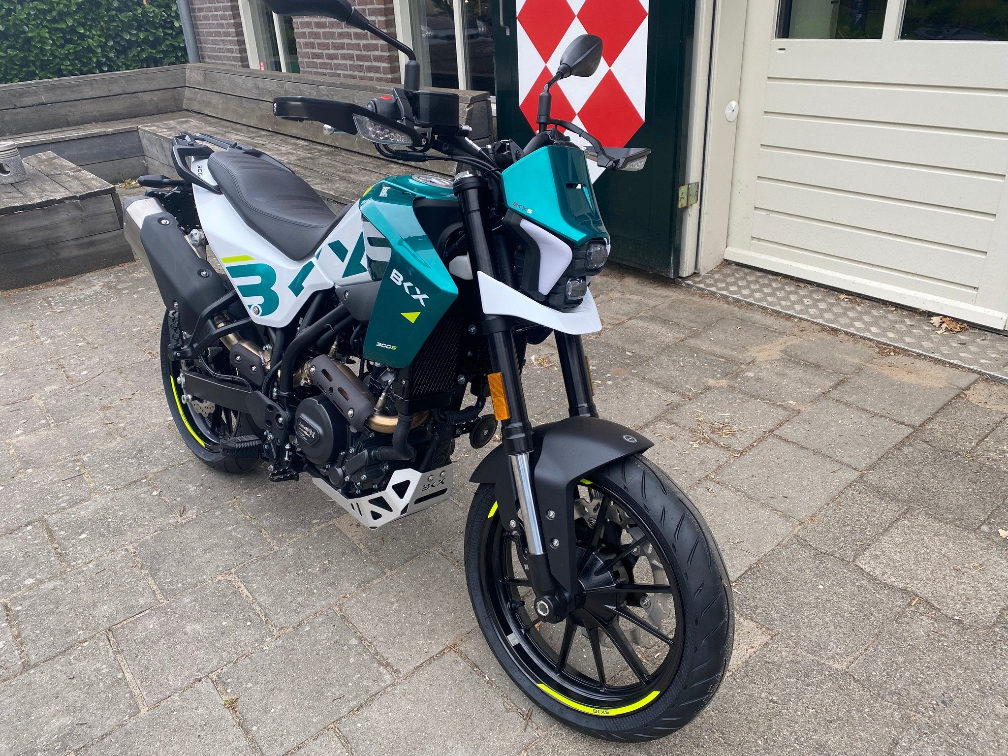 Benelli BKX 300 S ABS A2 (bj 2026), 300 cc, Strada Fornace Vecchia 30
61122  Pesaro, IT, Bedrijf, Support@benelli.com