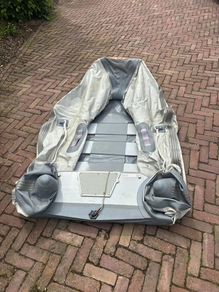 Opblaasbare rib met aluminium bankje, pomp en draagtas, Watersport en Boten, Ophalen of Verzenden, Gebruikt