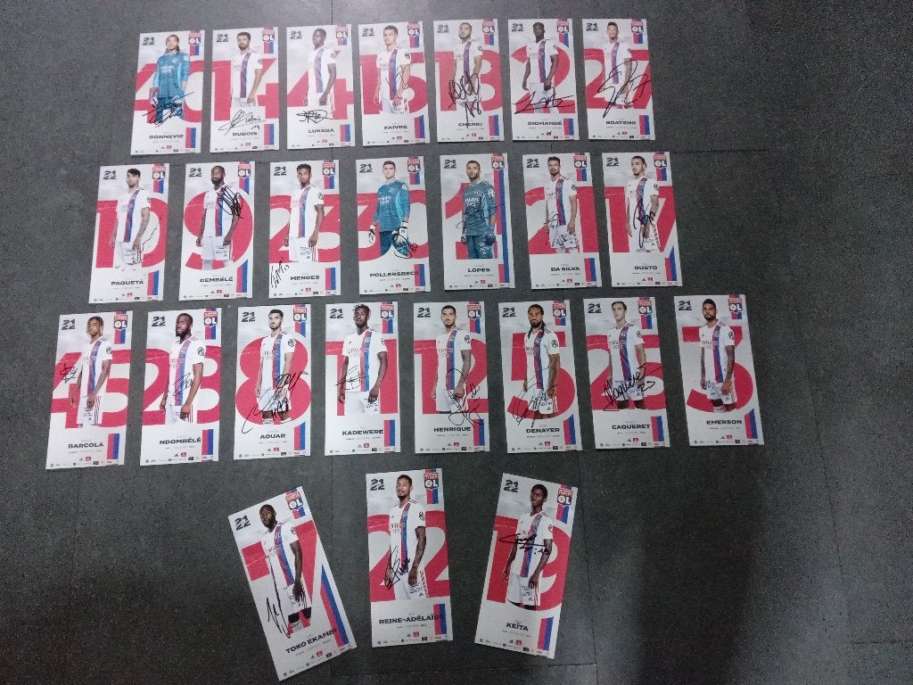 Gesigneerde 2021-2022 spelerskaarten Olympique Lyonnais, Ophalen of Verzenden, Nieuw, Buitenlandse clubs, Spelerskaart