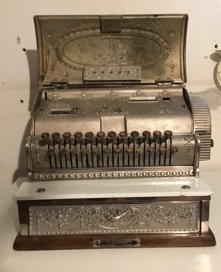 Antieke Nationale Kassa met Gedetailleerde Gravures, Ophalen
