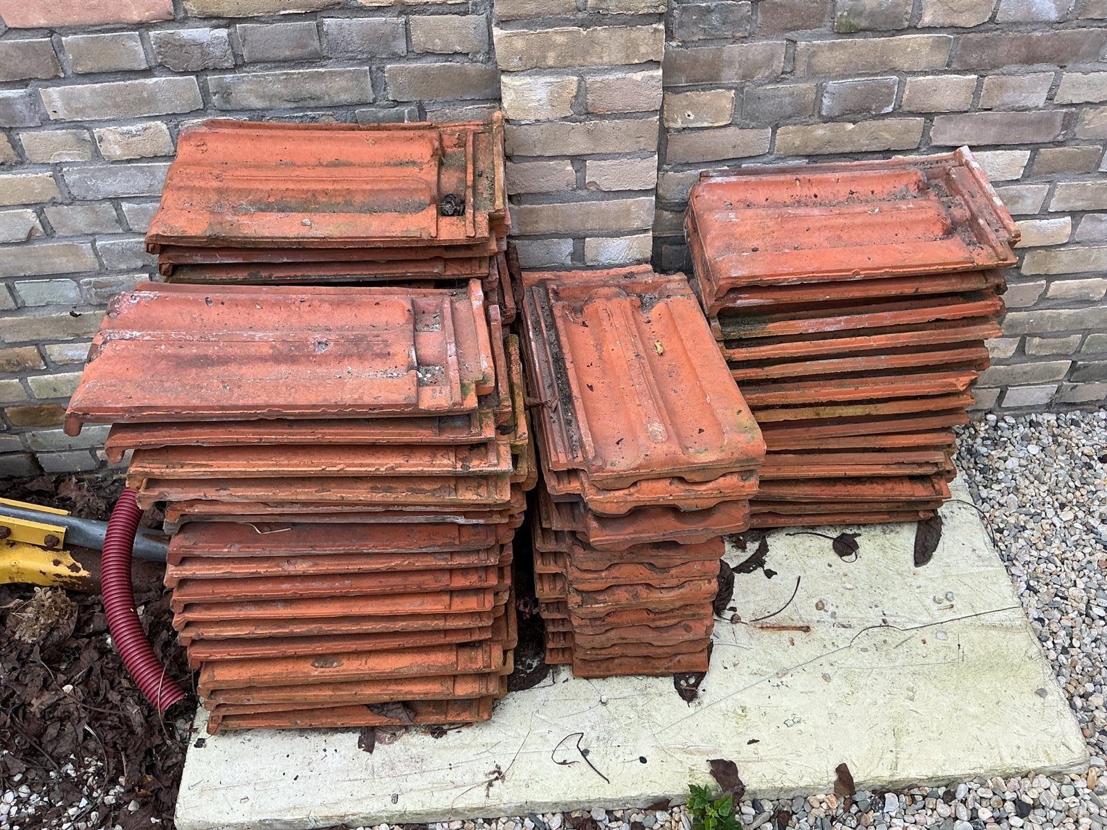 60 gebruikte dakpannen, vlakke mulden, Gebruikt, Steen of Klei, Dakpannen, Rood