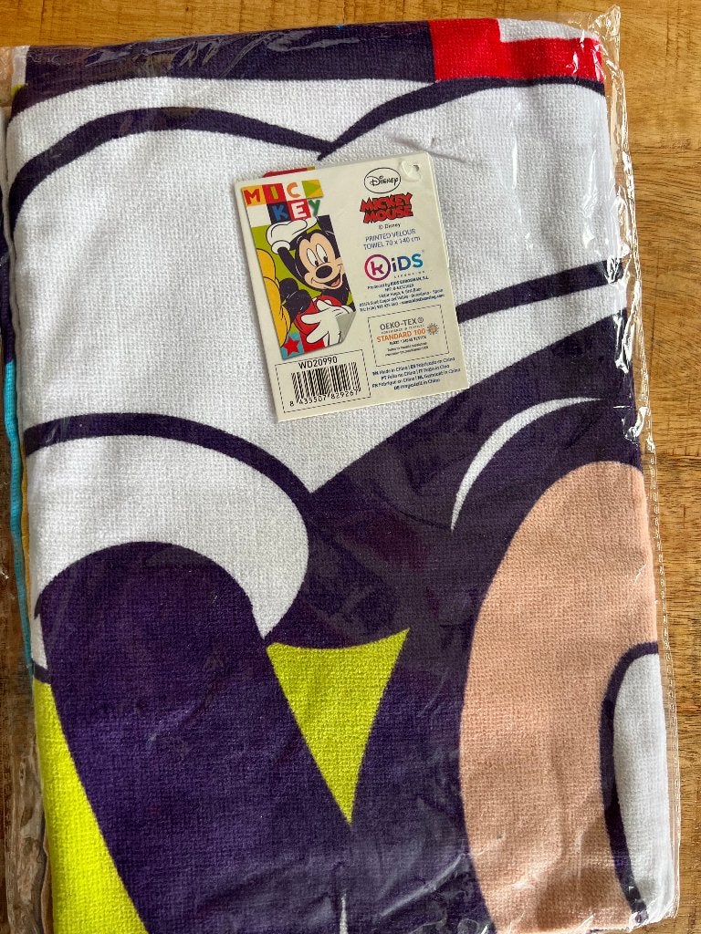 Disney badhanddoek 70x140, Verzamelen, Disney, Ophalen of Verzenden, Overige figuren, Nieuw, Kleding of Textiel