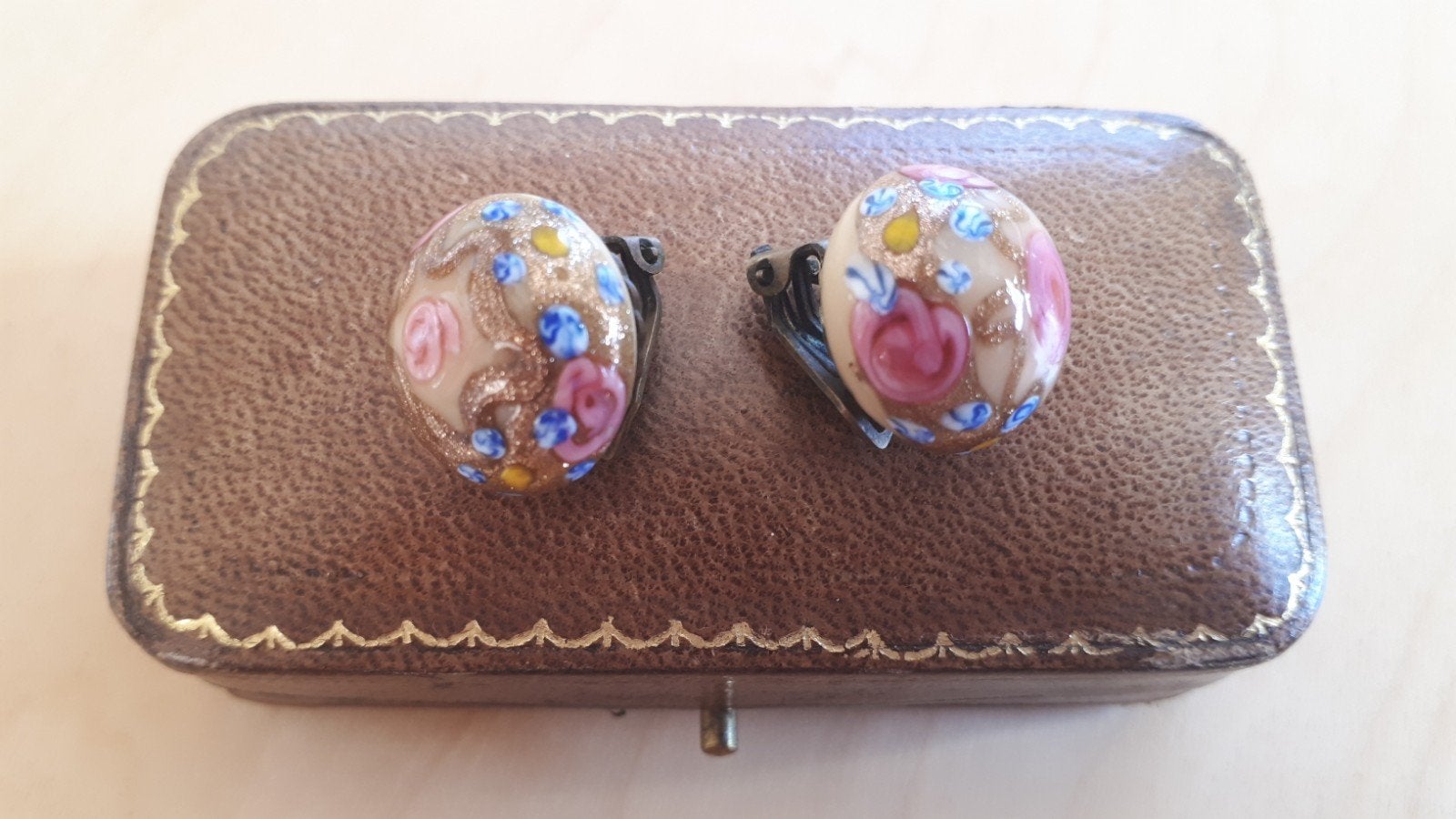 Oude Murano Glas Oorclips met Roosjes., Sieraden, Tassen en Uiterlijk, Antieke sieraden, Ophalen of Verzenden, Overige materialen