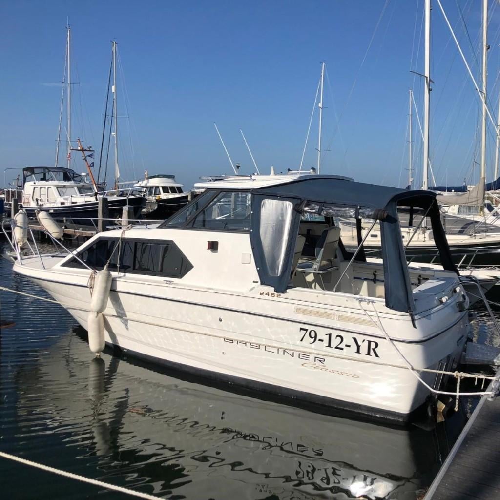 Bayliner Classic met trailer, Watersport en Boten, Speedboten, Ophalen, Gebruikt, Binnenboordmotor, 200 pk of meer