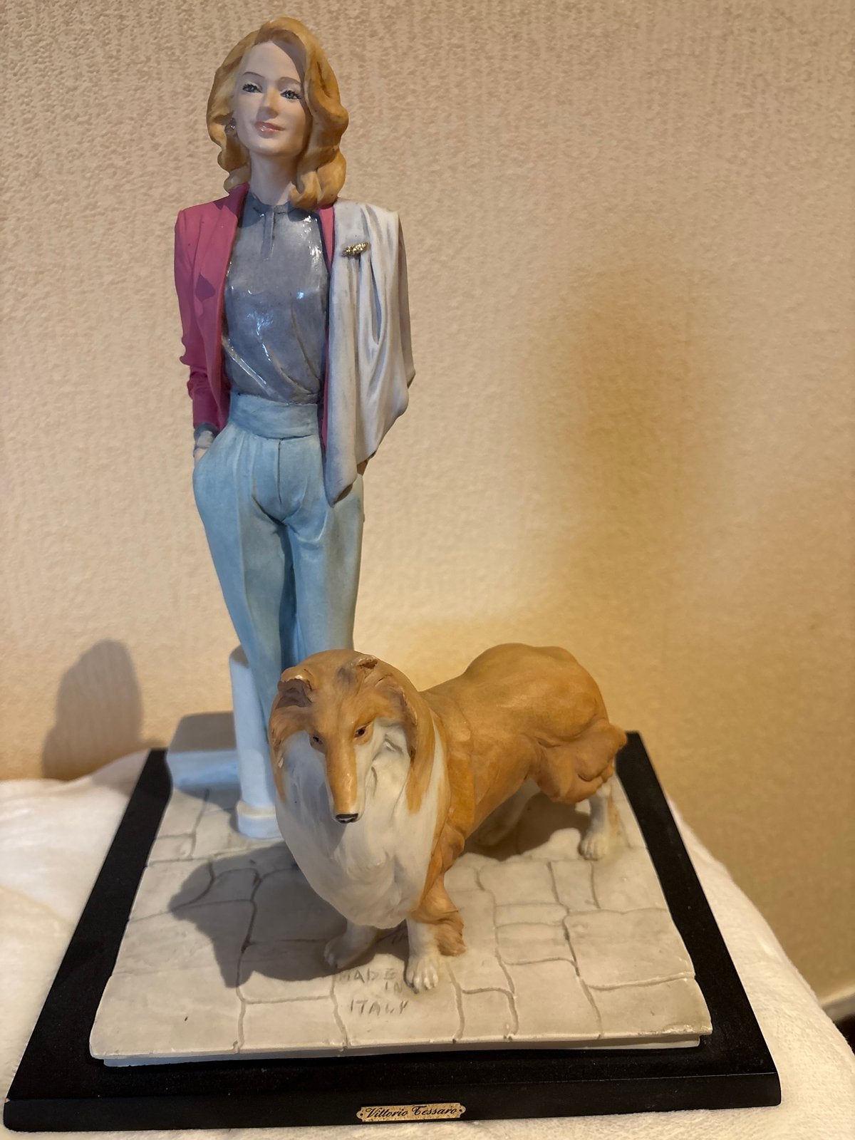 Vittorio Tessaro beeldje vrouw met hond, Made in Italy, Ophalen, Zo goed als nieuw, Mens