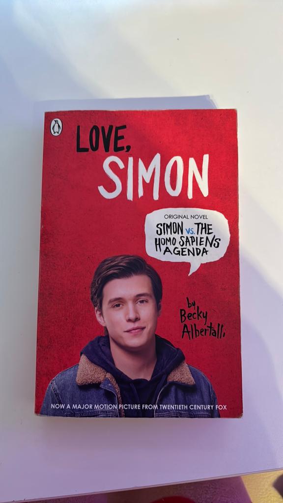 Becky Albertalli - Love Simon, Ophalen of Verzenden, Zo goed als nieuw