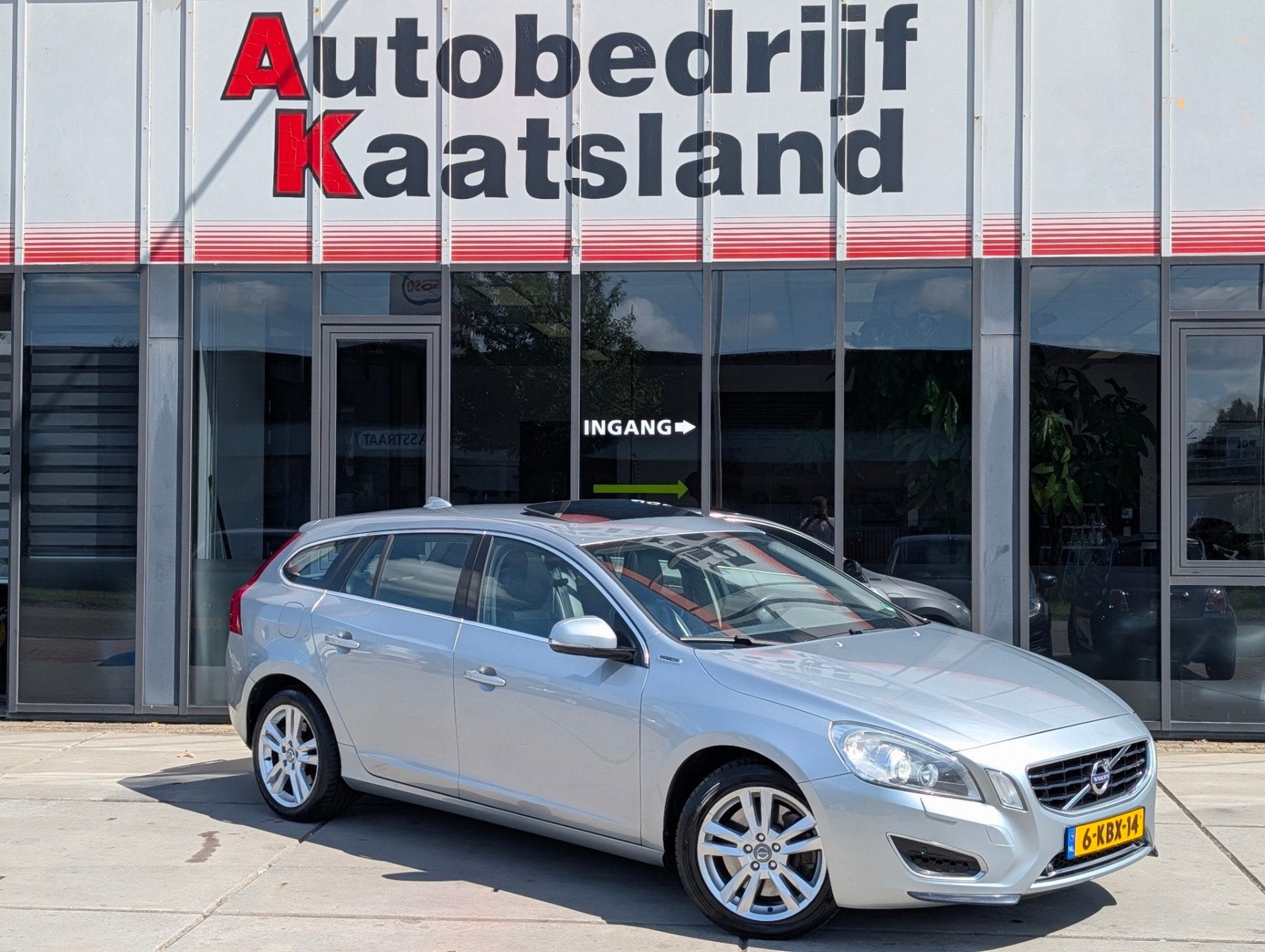 Volvo V60 2.4 D6 AWD Plug-In Hybrid Summum Limited edition n, Auto's, Automaat, Euro 5, Zwart, 1848 kg
