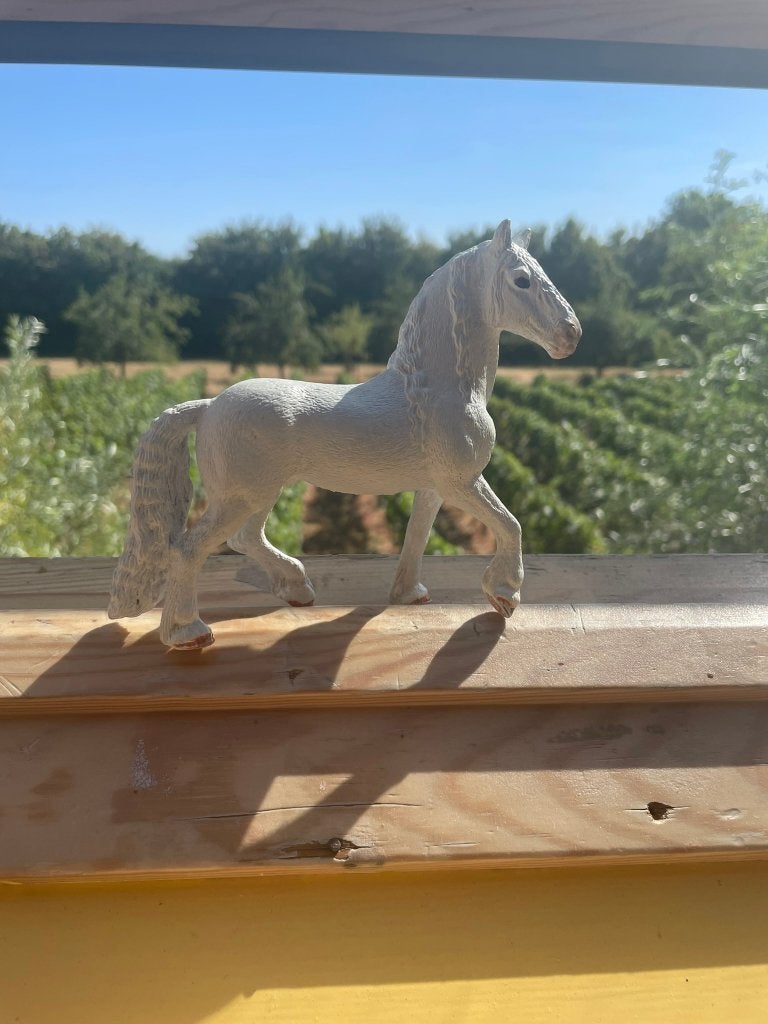 schleich witte fries, Verzamelen, Ophalen of Verzenden, Nieuw, Paard, Beeldje of Figuurtje