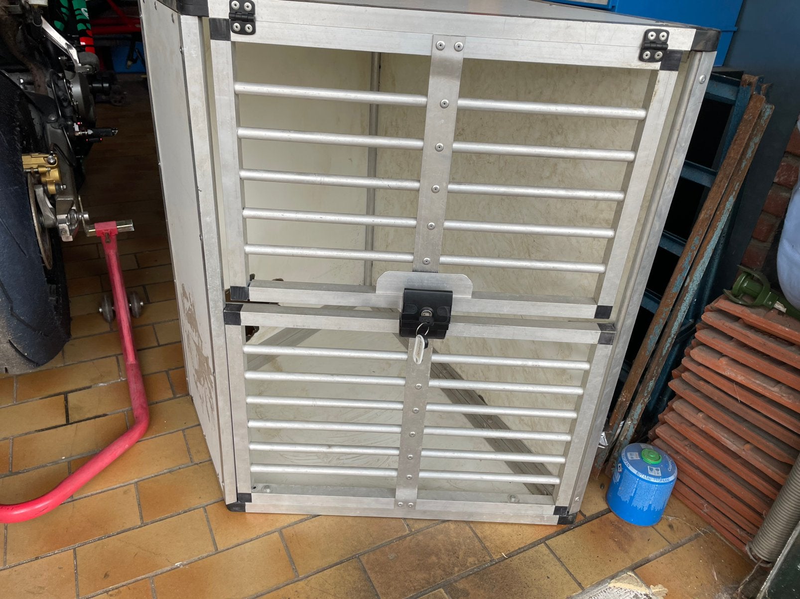 Hondenkooi voor in de auto, Ophalen