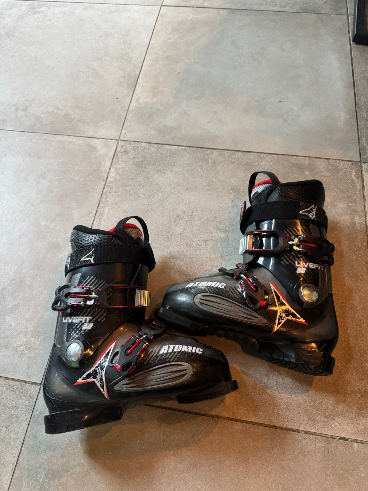 Atomic Livefit 60 skischoenen - Maat 27.0/27.5, Sport en Fitness, Skiën en Langlaufen, 160 tot 180 cm, Gebruikt, Schoenen, Ophalen of Verzenden