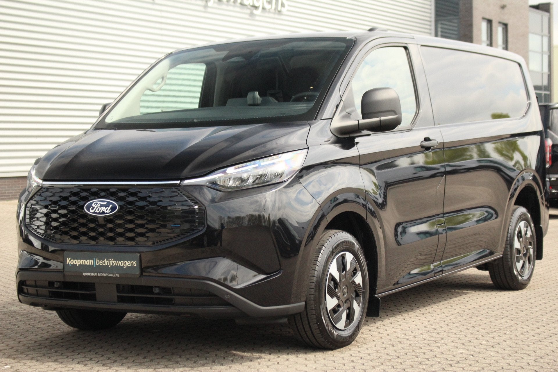 Ford E-Transit Custom 320 L1H1 Trend | 71 kWh | 160kW/218pk, Auto's, Achterwielaandrijving, 71 kWh, Zwart, Nieuw