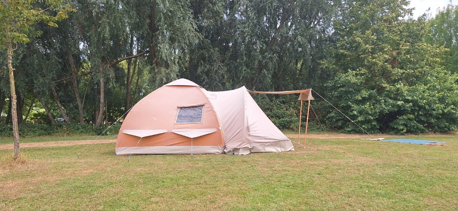 Karsten familietent 300cm met dubbele luifel en extra's, Caravans en Kamperen, Tenten, Ophalen, Gebruikt, Tot en met 6