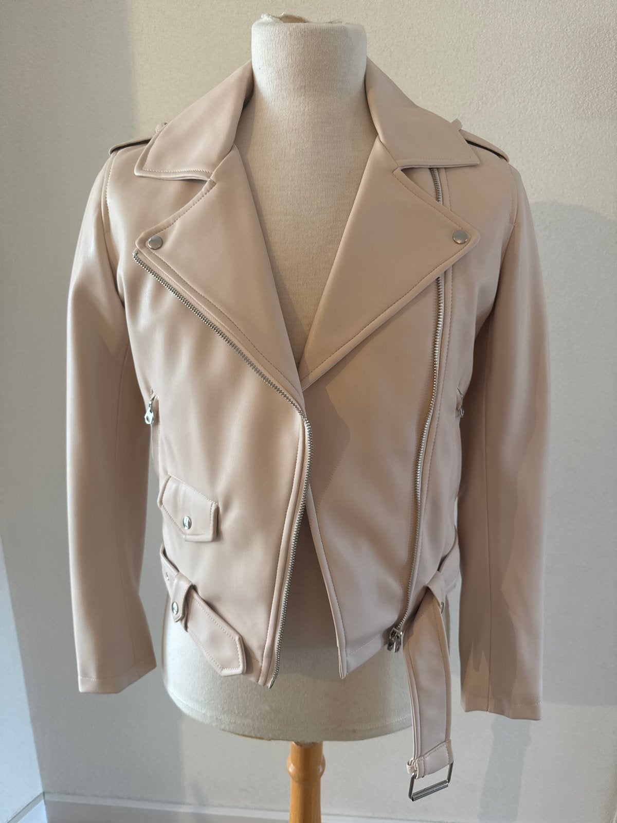 Zara bikerjack van imitatieleer, Ophalen of Verzenden, Zo goed als nieuw, Maat 36 (S), Beige