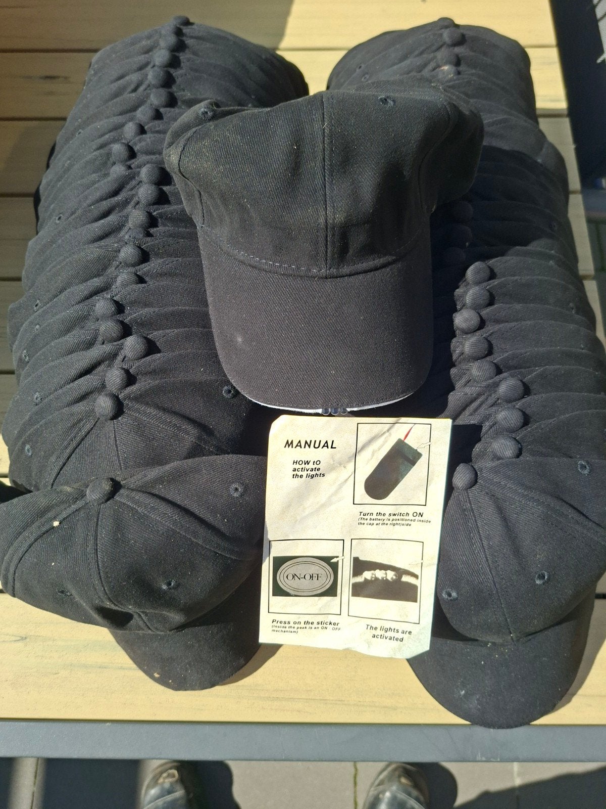 Zwarte petten met LED-verlichting - Nieuw (meerdere), Kleding | Dames, Nieuw, One size fits all, Ophalen of Verzenden, Pet