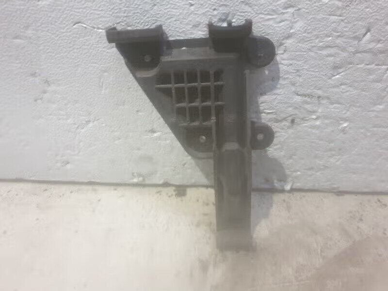 BUMPERSTEUN RECHTS VOOR Audi 80 (B4) (8a0-807-284), Auto-onderdelen, Gebruikt, Auto-Union-Straße 1, 85057 Ingolstadt, DE, Info@audi.de