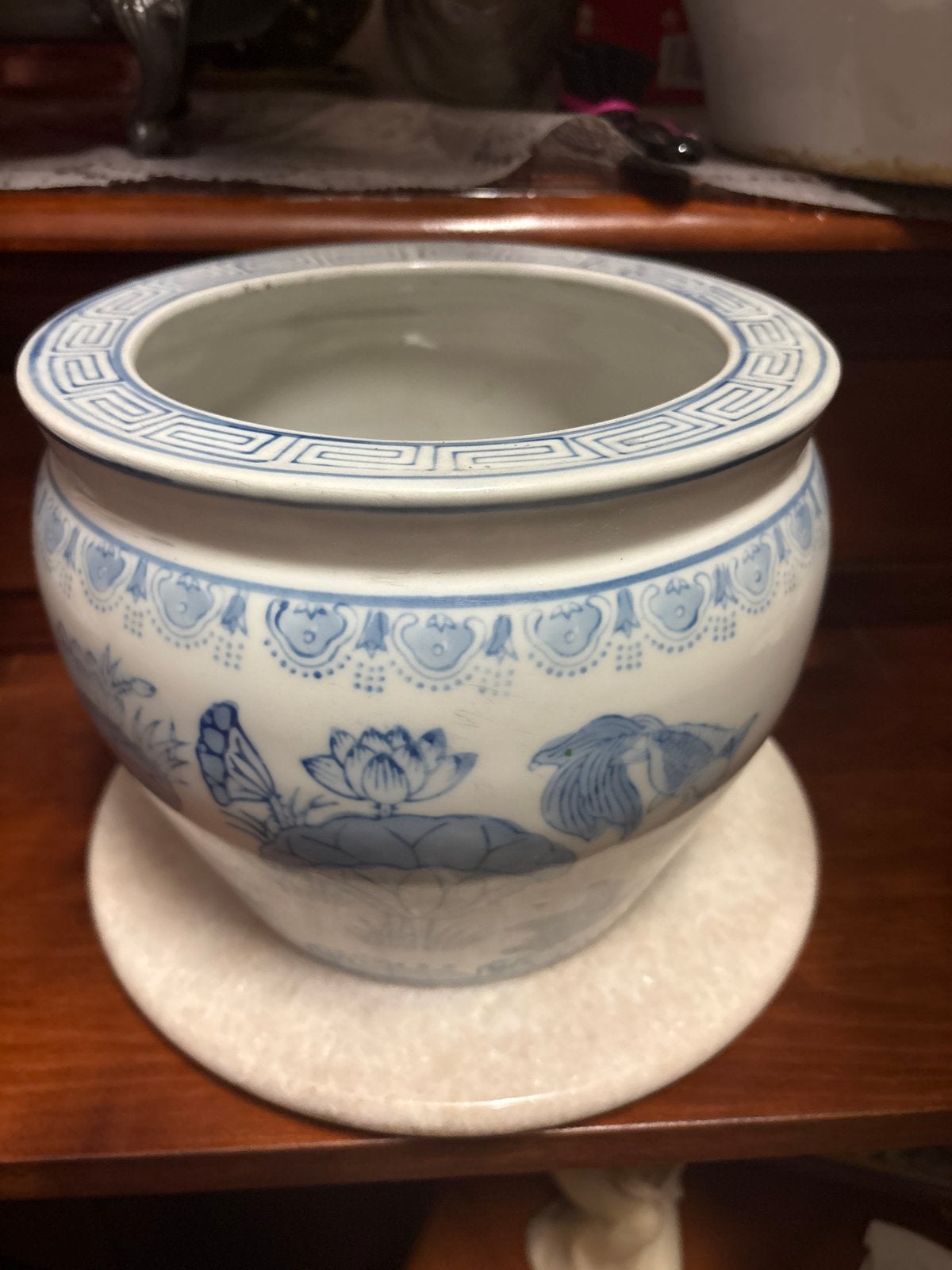 Antieke Chinese porseleinen vissenkom met lotus en vissen, Antiek en Kunst, Antiek | Porselein, Ophalen of Verzenden