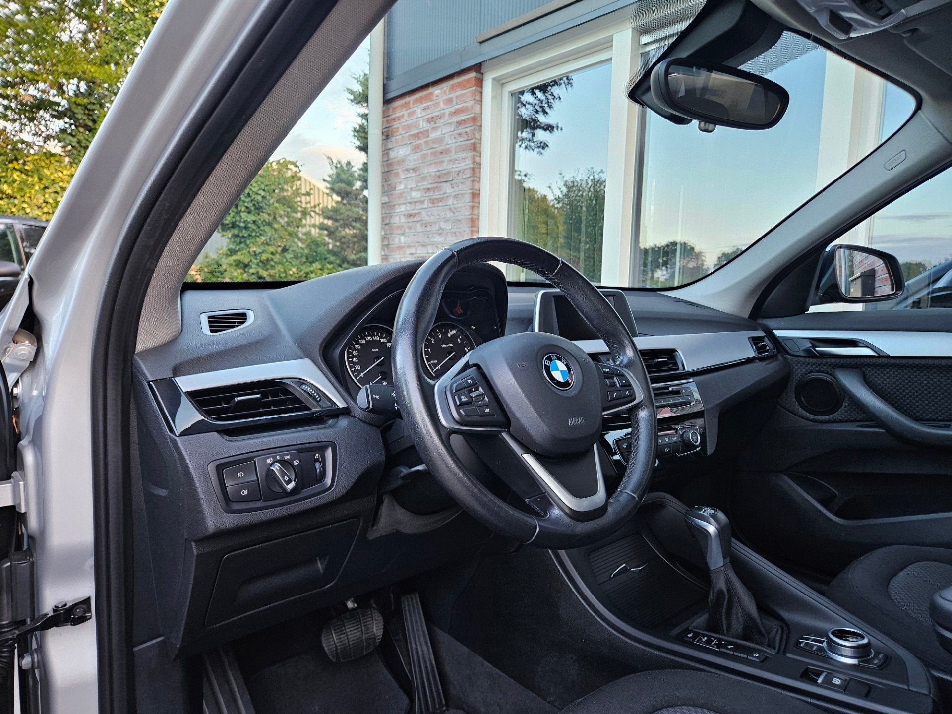 BMW X1 XDrive20i Centennial Executive Trekhaak! LED! NAP! 19, 1998 cc, Gebruikt, Euro 6, 2000 kg