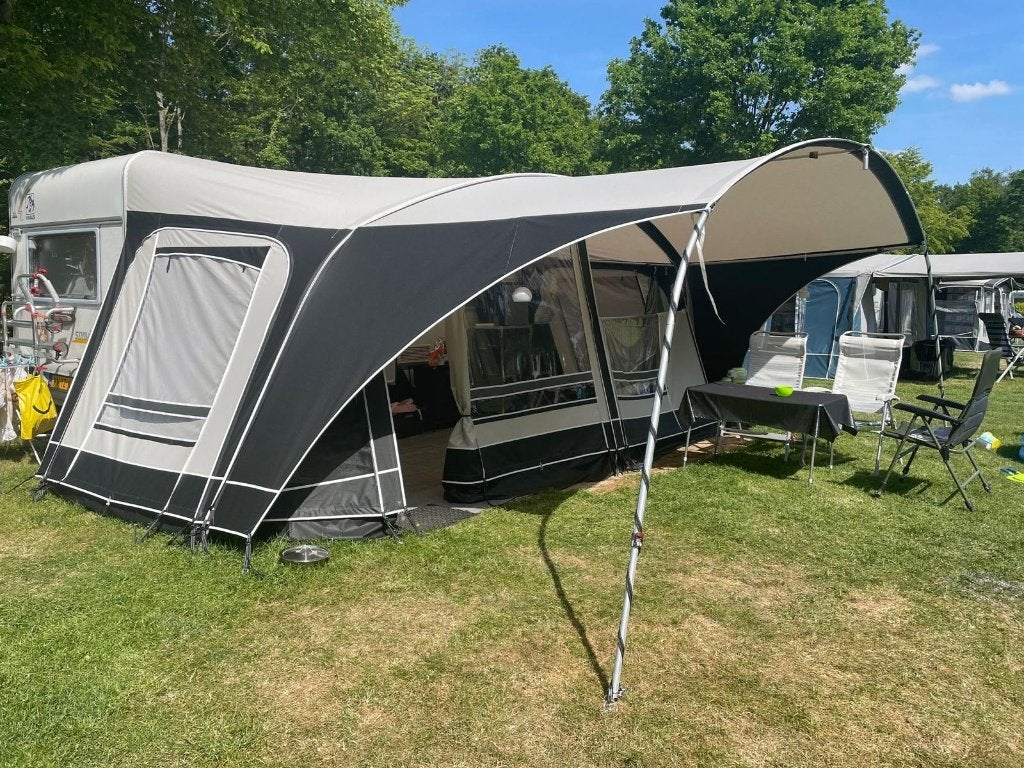 Caravan Knaus Sudwind 450 met Unico tent (vakantieklaar), Vast bed, Rondzit, 750 - 1000 kg, Particulier