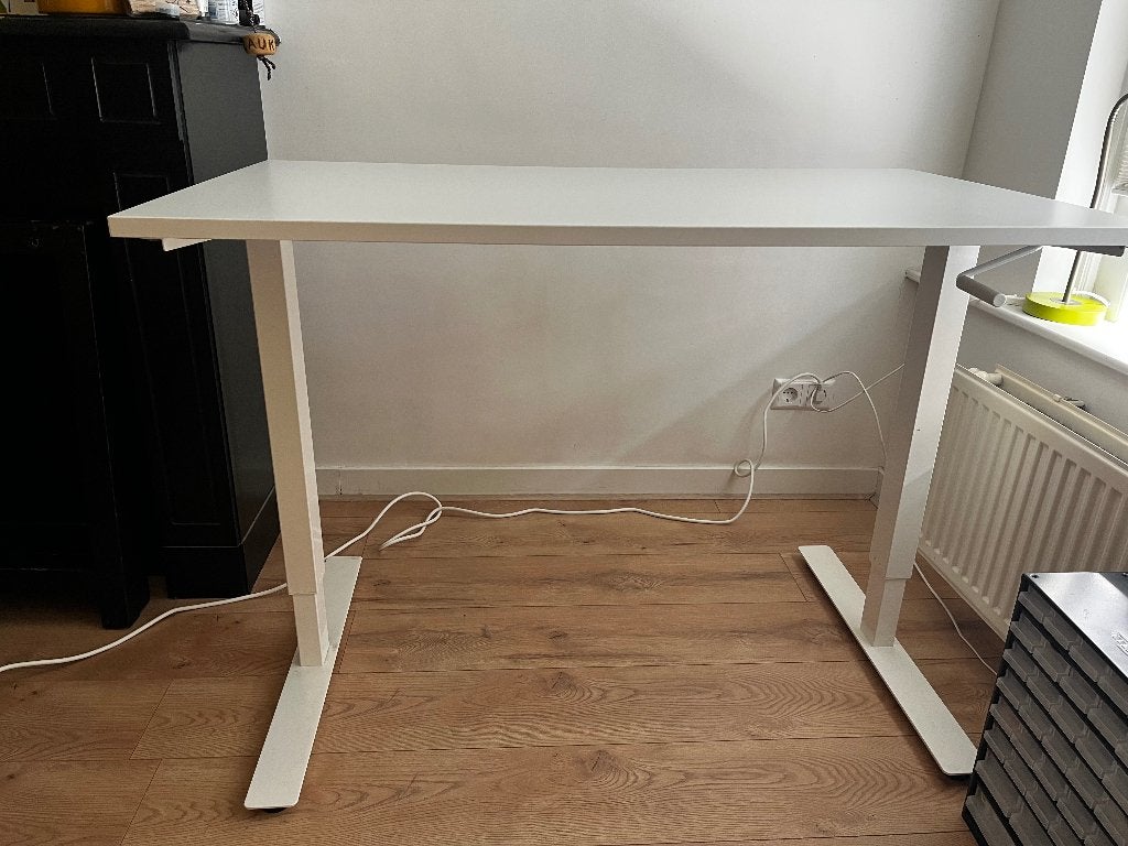 Verstelbaar Ikea bureau, Huis en Inrichting, Ophalen, Gebruikt, In hoogte verstelbaar, IKEA