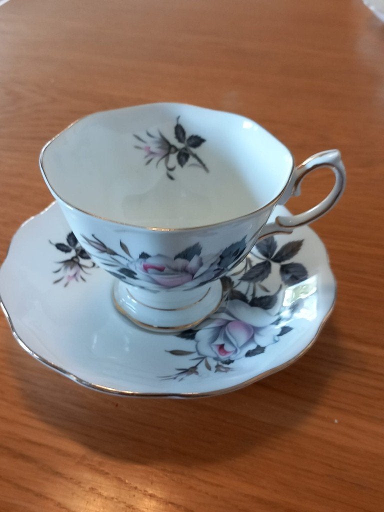 Kop met schotel Royal Albert, Ophalen of Verzenden, Gebruikt, Porselein, Kop en/of schotel