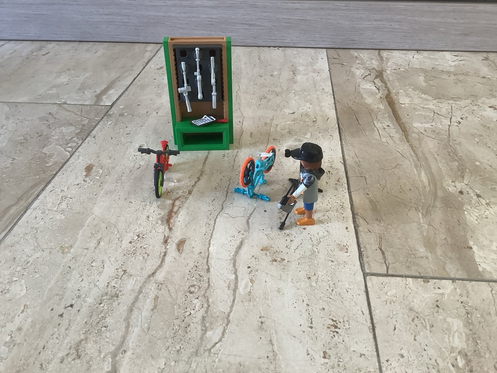 Te koop: Playmobil Fietsenmaker met Fietsen en Accessoires, Complete set, Overige typen, Ophalen of Verzenden, Zo goed als nieuw