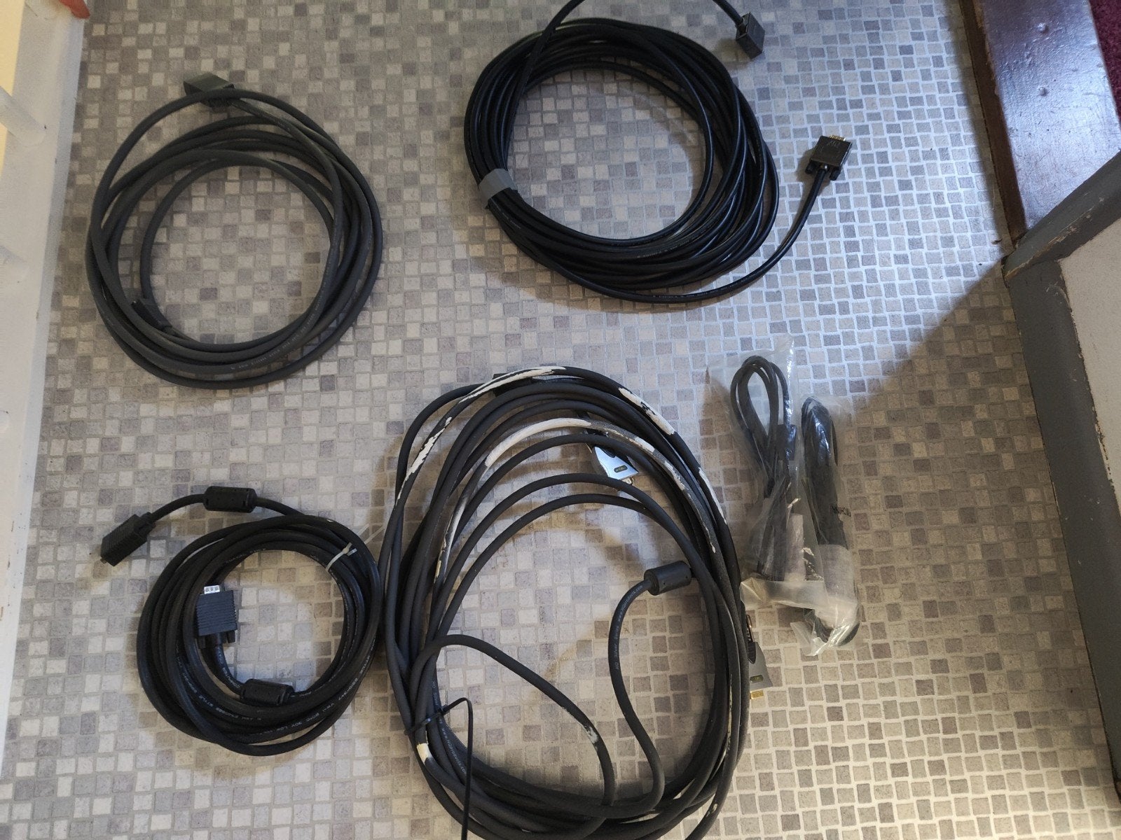 Diverse VGA kabels, Gebruikt, Ophalen of Verzenden, Overige typen, Overige resoluties