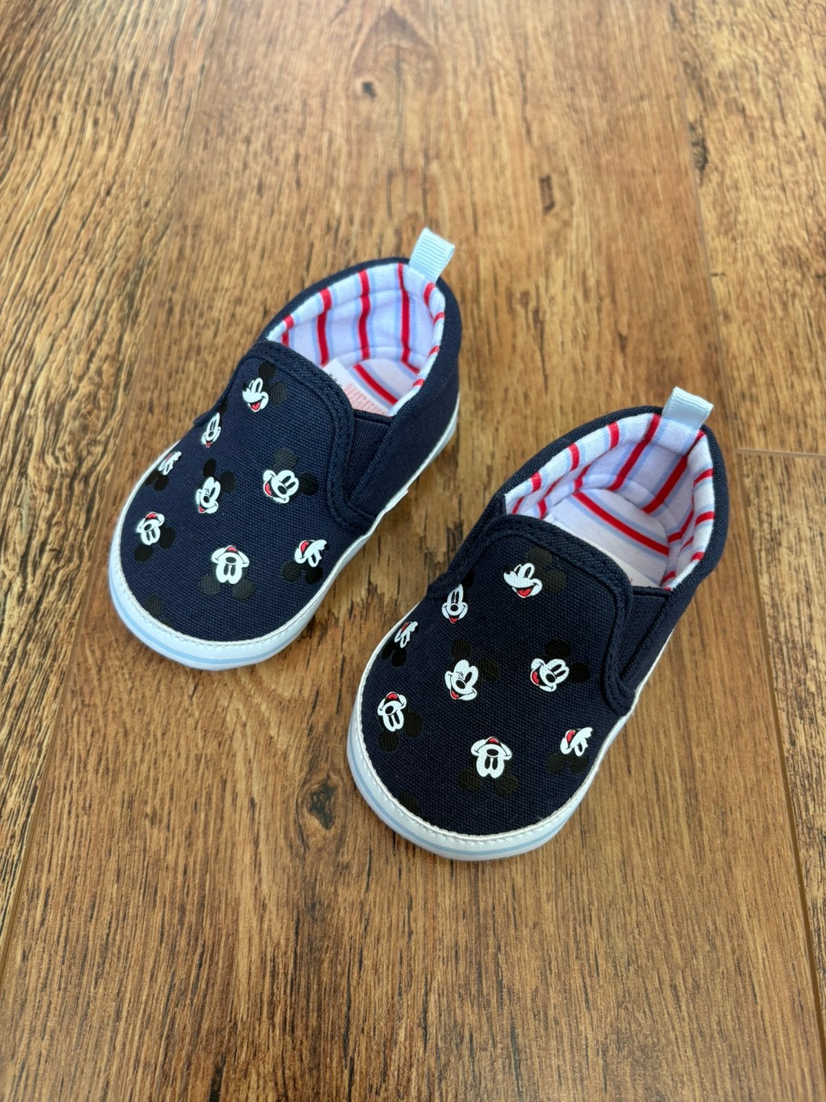 Mickey Mouse schoentjes / loafers, Ophalen of Verzenden, Zo goed als nieuw, Jongetje of Meisje, Schoentjes