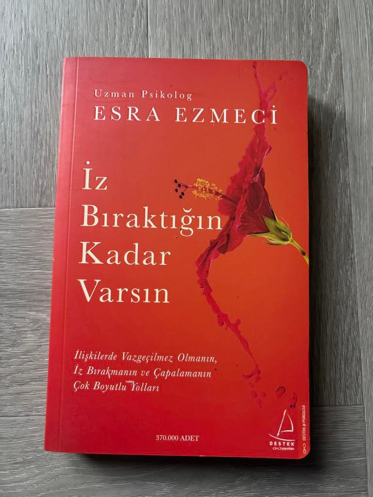 Iz Biraktigin Kadar Varsin - Esra Ezmeci, Ophalen of Verzenden, Gelezen, Europa overig