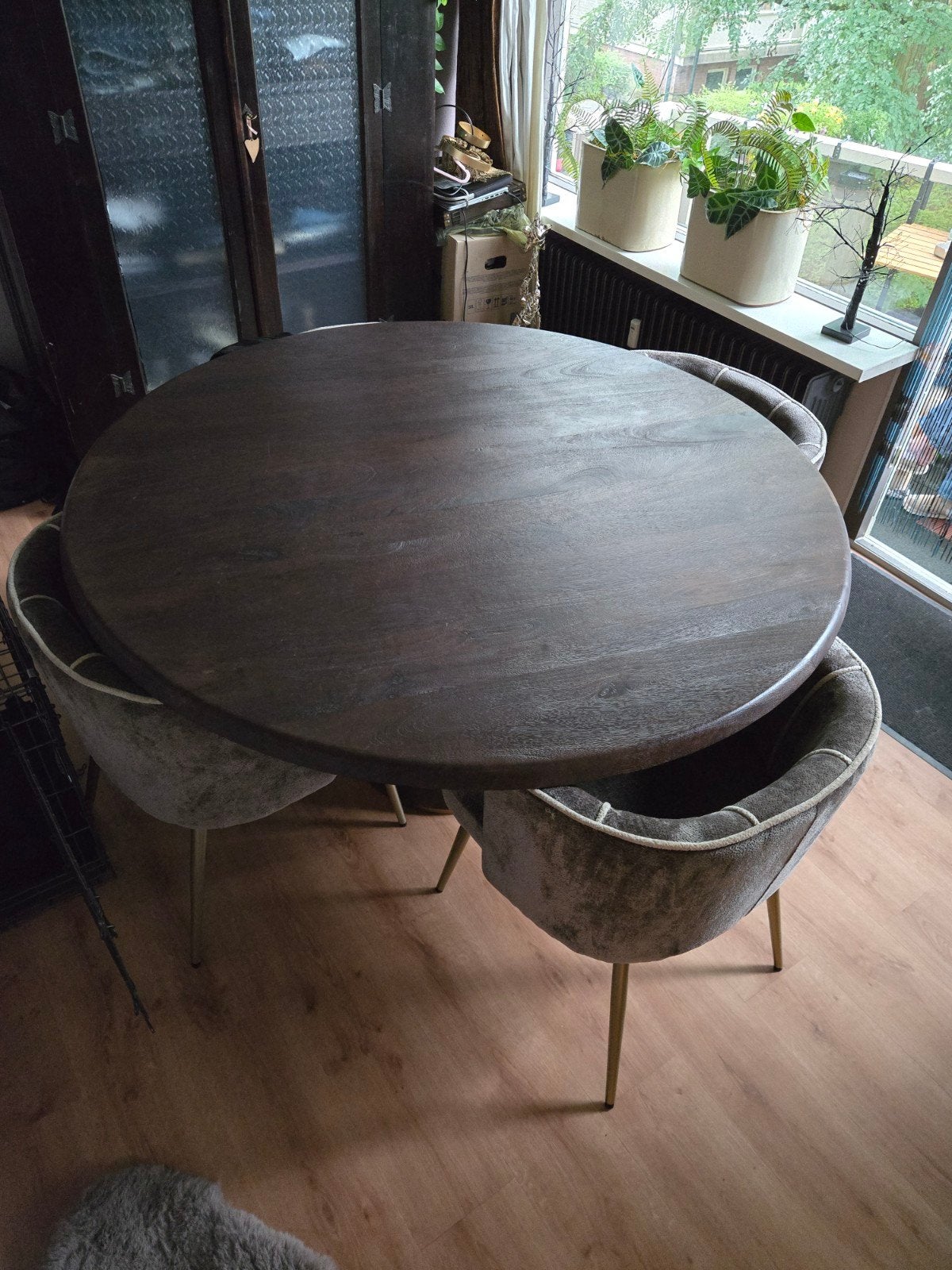Moderne ronde eettafel met 4 stoelen - Zo goed als nieuw, Ophalen, 100 tot 150 cm, 150 tot 200 cm, Rond