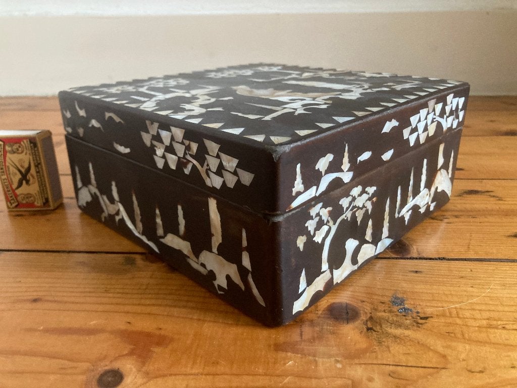 Ingelegd parelmoer Aziatisch vierkant zwart houten kistje, Huis en Inrichting, Woonaccessoires | Kisten, Minder dan 50 cm, Gebruikt