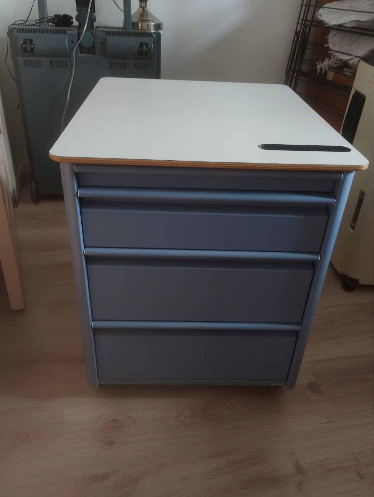 Blauw metalen ladenkastje met 4 lades en wieltjes, Ophalen, Minder dan 50 cm, Zo goed als nieuw, 3 of 4 laden