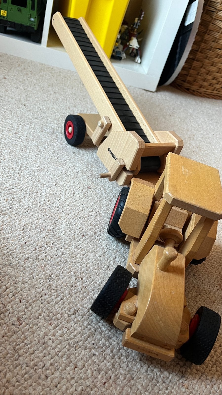 Fagus houten traktor met lopende band aanhanger, Ophalen of Verzenden, Zo goed als nieuw, Overige typen