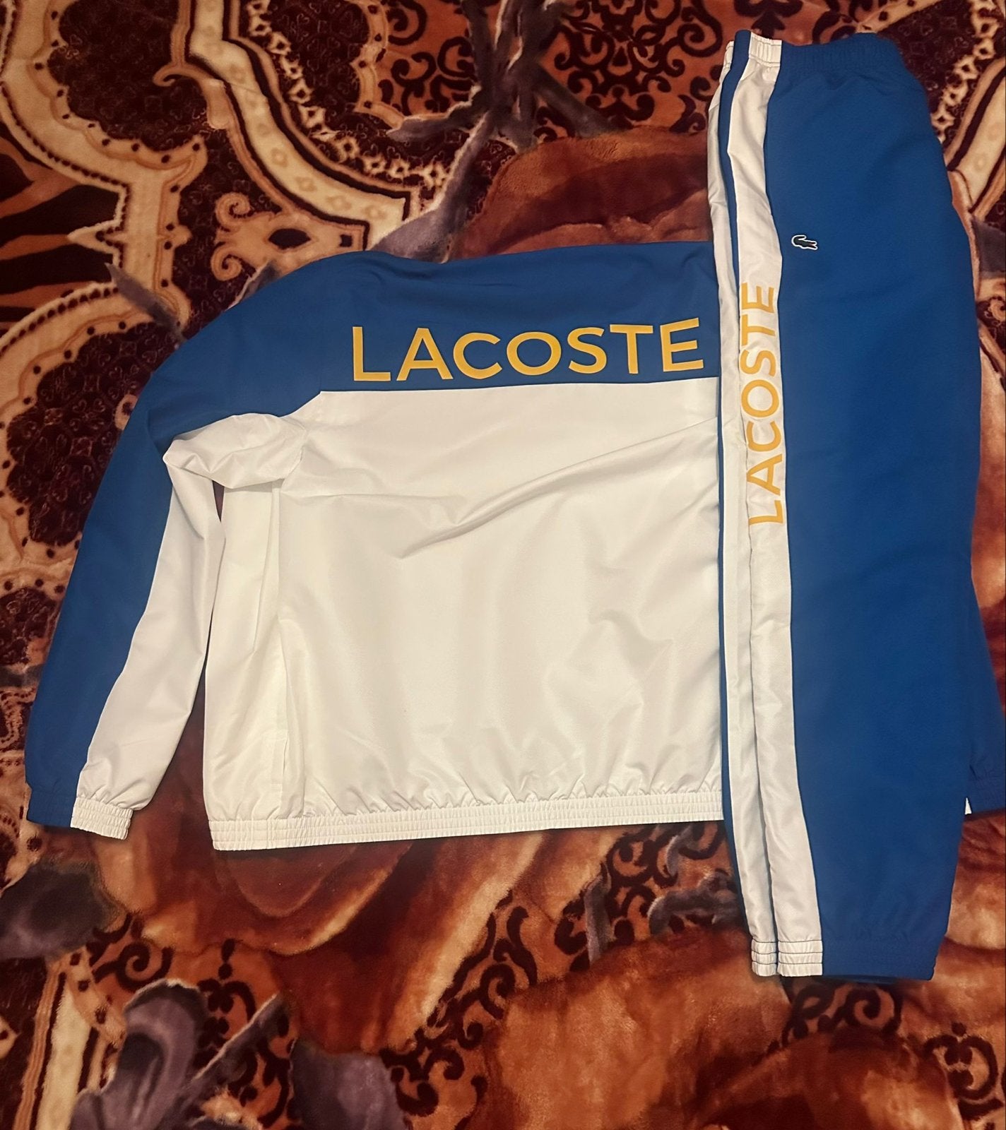 Lacoste Trainingspak - Blauw/Wit/Geel - Maat M, Ophalen, Fitness, Zo goed als nieuw, Maat 48/50 (M)