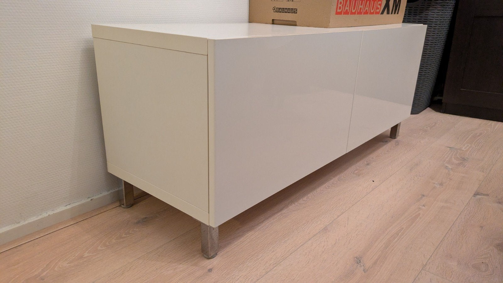 Ikea Besta TV-meubel hoogglans wit/chromen poten, Ophalen, Gebruikt, 100 tot 150 cm, Minder dan 100 cm