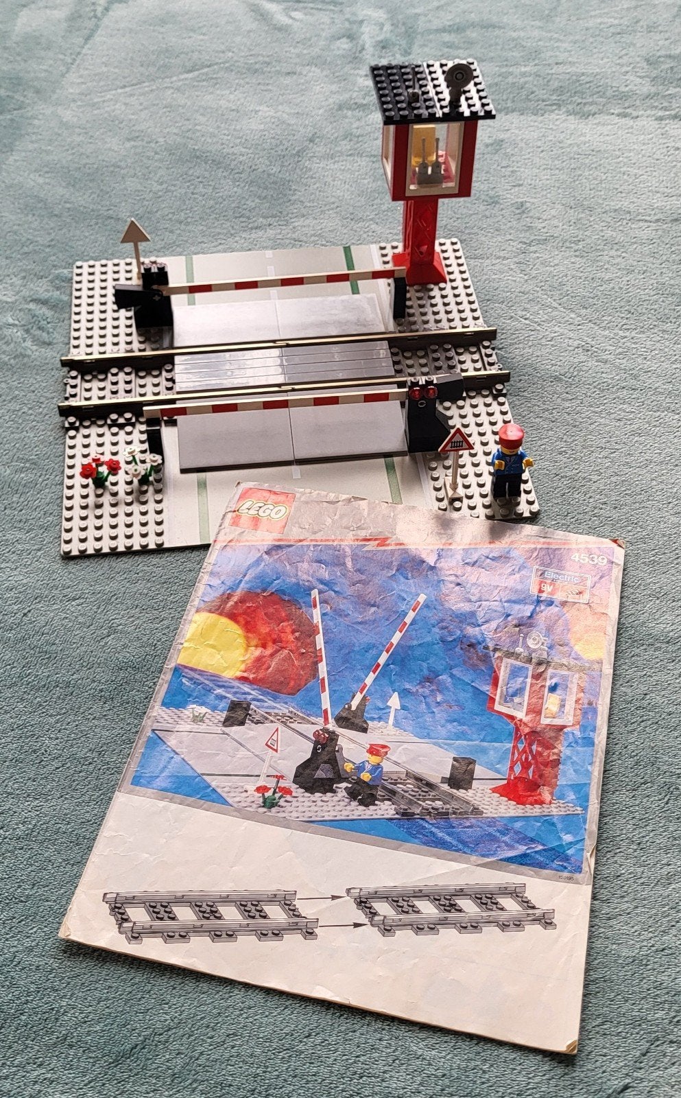 Lego trein 9 Volt ijzeren rails spoorweg overgang (set 4539), Lego, Compleet, Ophalen of Verzenden, Complete set