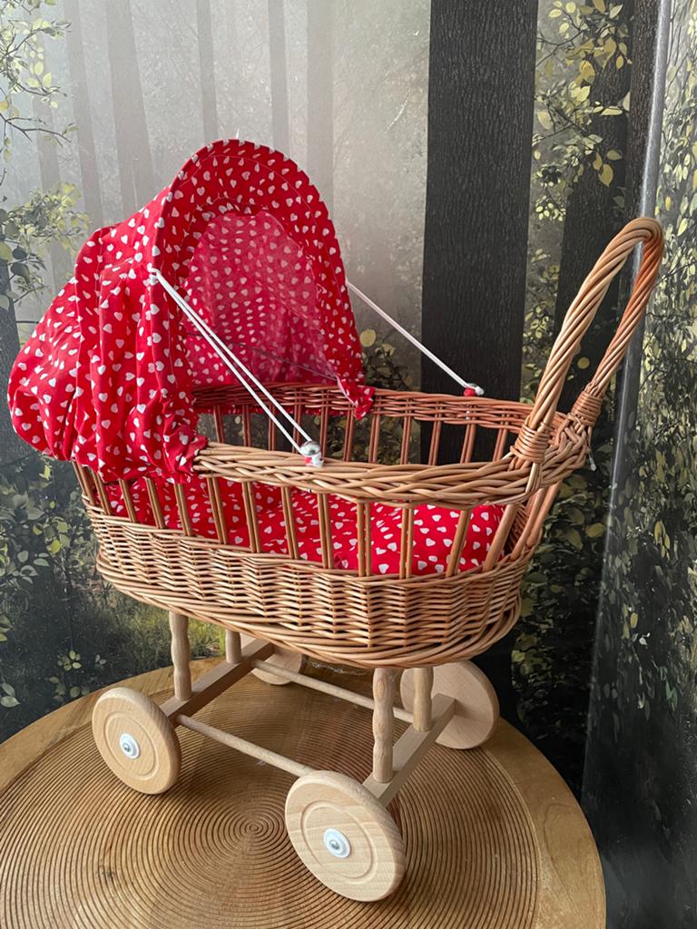 rotan poppenwagen met rode bekleding, Kinderen en Baby's, Speelgoed | Poppen, Ophalen of Verzenden, Nieuw, Overige typen