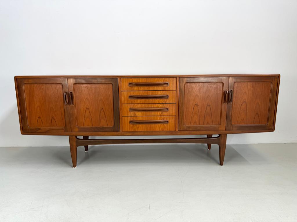 Vintage dressoir G-Plan by V.Wilkins, Huis en Inrichting, Kasten | Dressoirs, Verzenden, Zo goed als nieuw, 25 tot 50 cm, 150 tot 200 cm