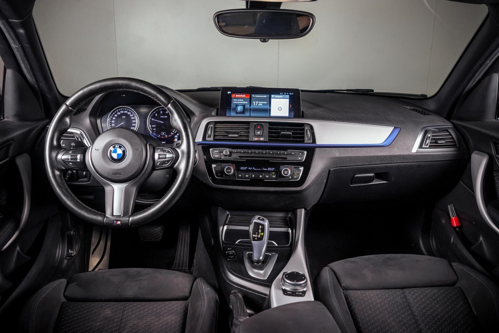 Foto 3 van BMW 1-serie 118i High Executive 3X M-Sport|Led|Shadow Line|N
