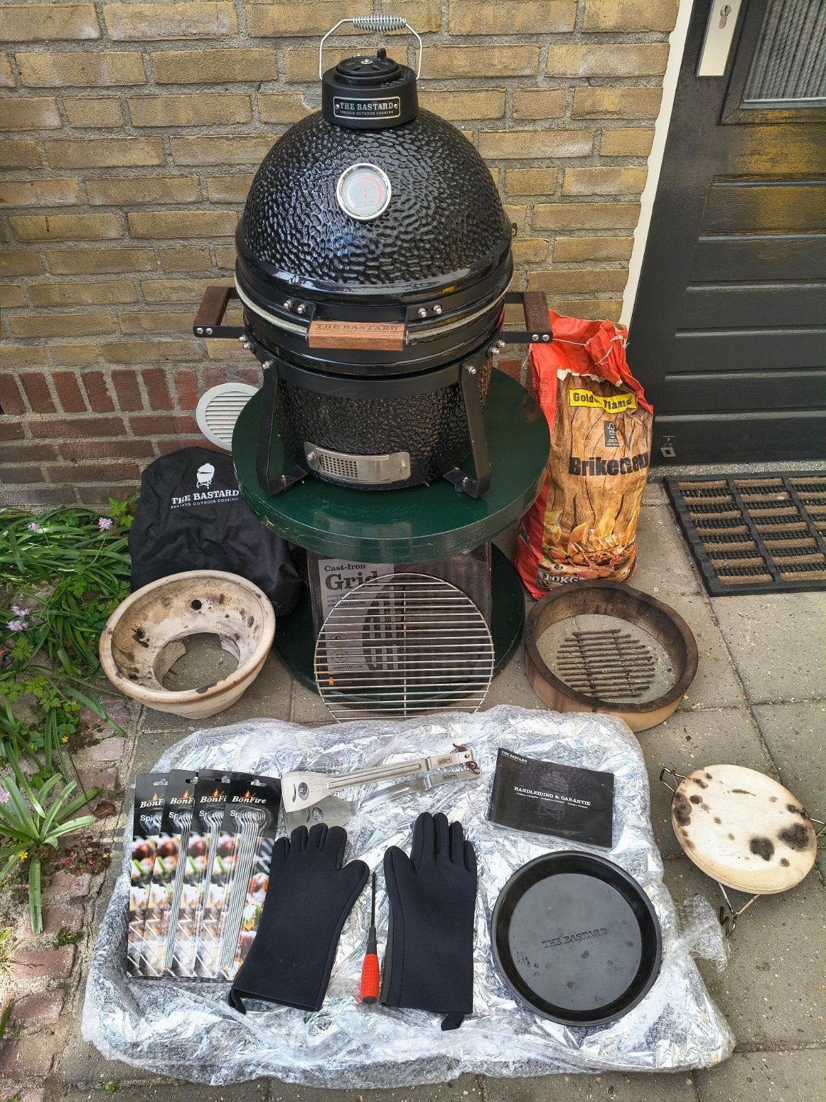 The Bastard (Black Bastard) compact gril met extra's, Ophalen, Gebruikt, The Bastard, Met accessoires