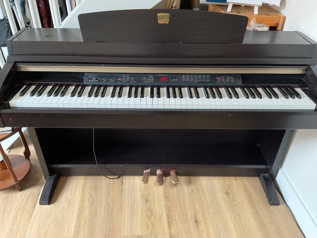 Yamaha Clavinova CLP-230 digitale piano + pianobank, Ophalen, Bruin, Digitaal, Zo goed als nieuw