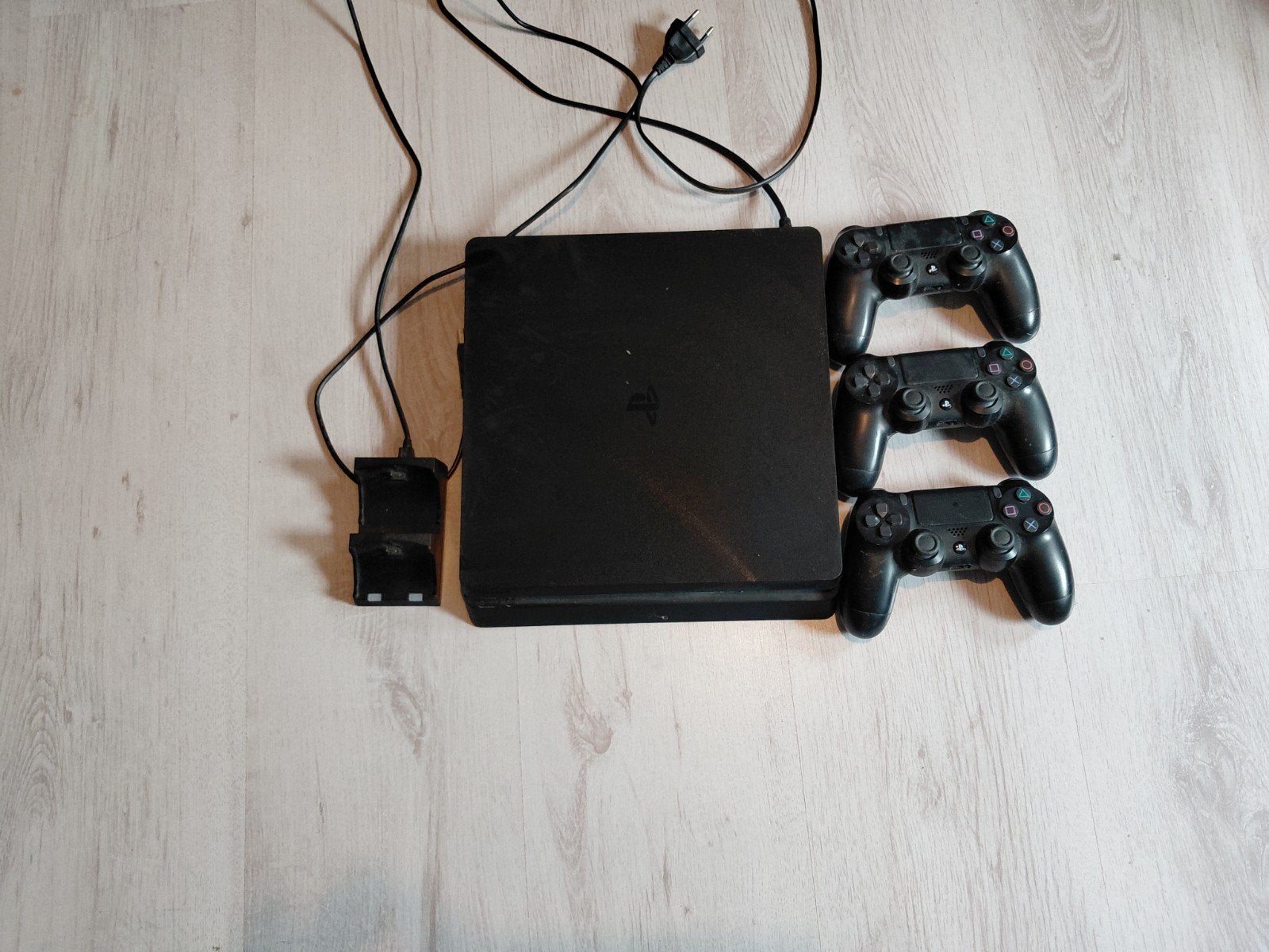 PlayStation 4 Slim met 3 controllers en diverse games, Ophalen of Verzenden, Met 3 controllers of meer, Slim, 500 GB