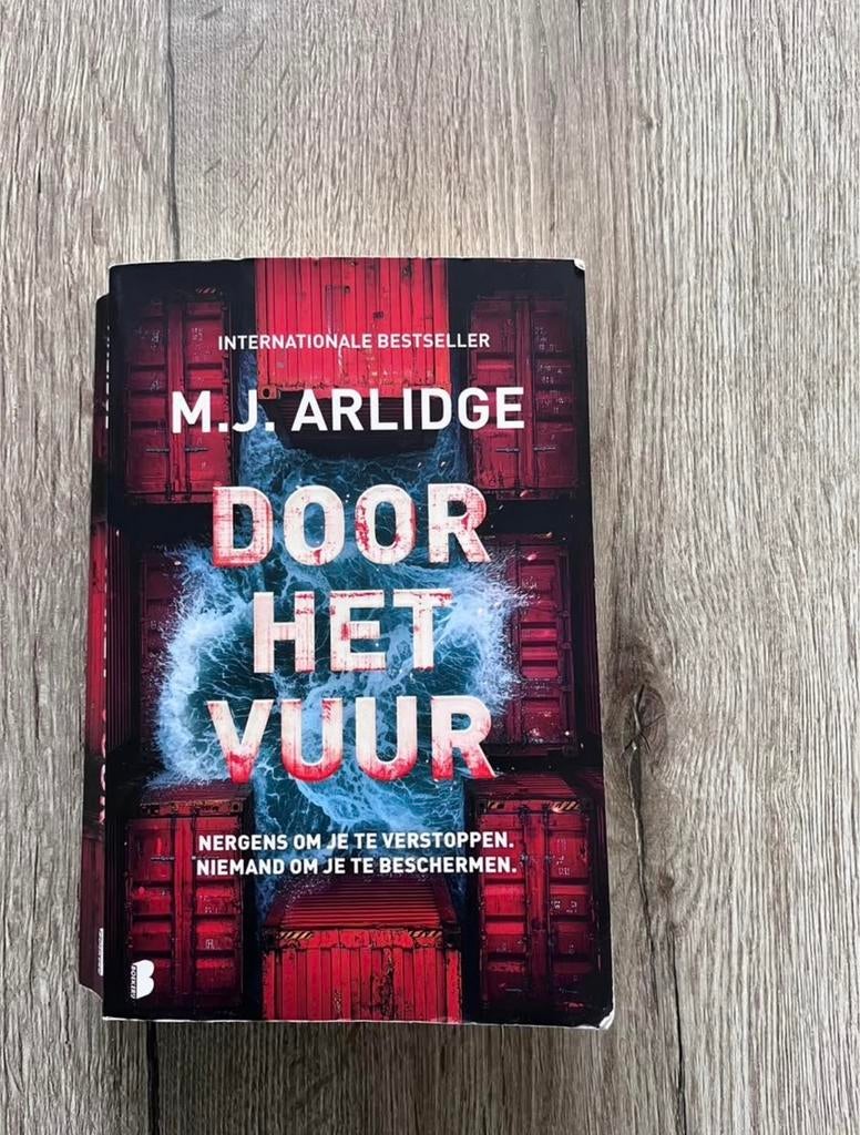 M.J. Arlidge - Door het Vuur (Thriller), Boeken, Ophalen, Zo goed als nieuw, Nederland