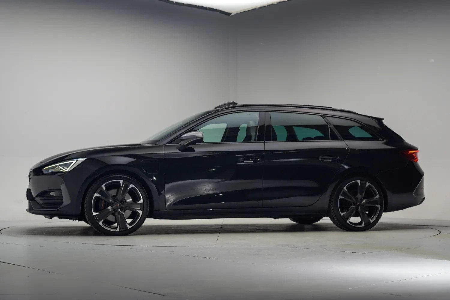CUPRA Leon Sportstourer 1.4 e-Hybrid VZ Performance [ Panora, Auto's, 77 km/l, Gebruikt, 4 cilinders, Leon