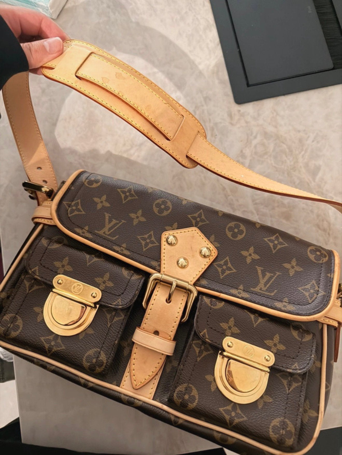 Louis Vuitton Monogram Hudson PM Bag, Ophalen of Verzenden, Zo goed als nieuw, Bruin, Overige merken