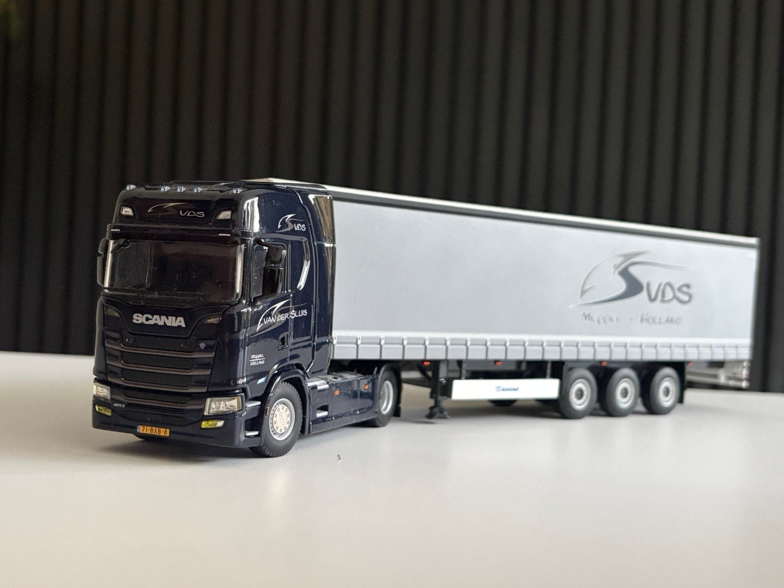 WSI Scania NG Van der Sluis met tautliner, Ophalen of Verzenden, Zo goed als nieuw, Bus of Vrachtwagen, Wsi